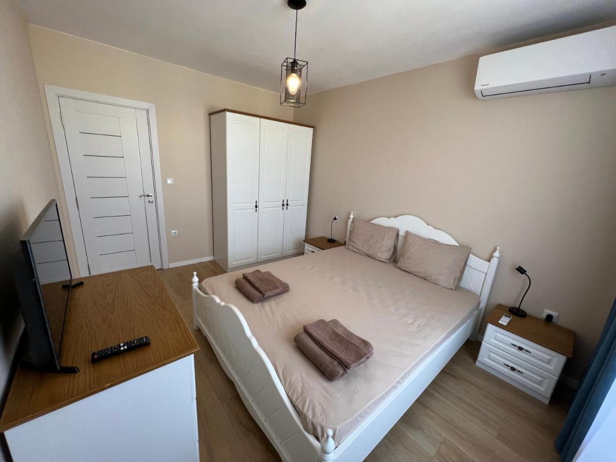 Emerald Suite With Private Parking Varna Exterior photo