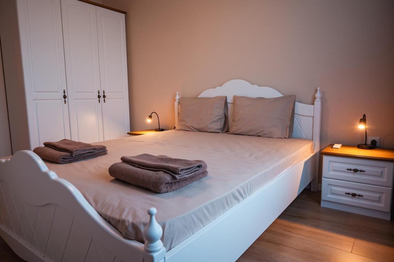 Emerald Suite With Private Parking Varna Exterior photo