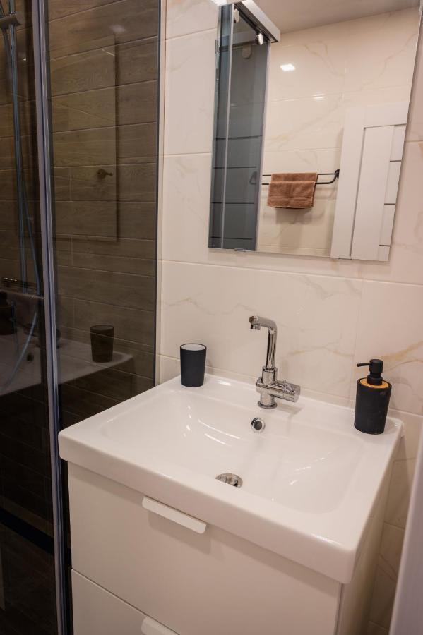 Emerald Suite With Private Parking Varna Exterior photo