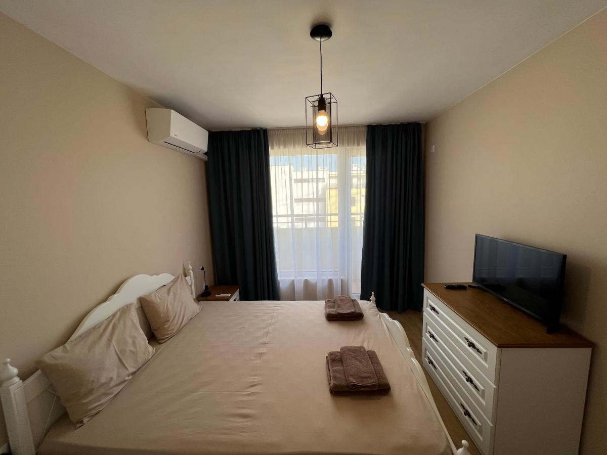 Emerald Suite With Private Parking Varna Exterior photo